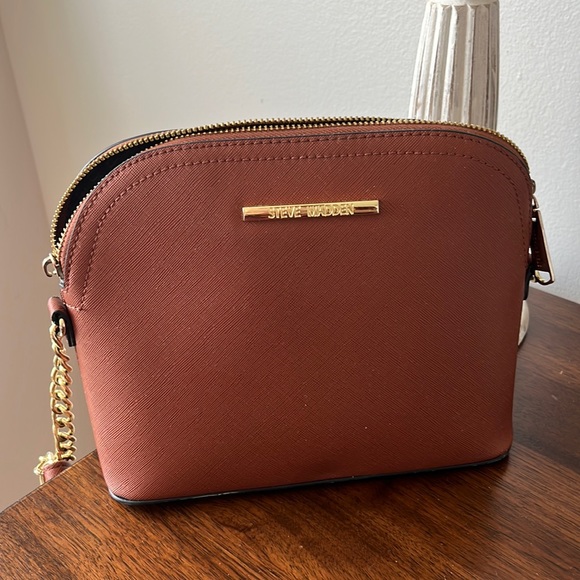 Steve Madden Handbags - STEVE MADDEN Brown Crossbody Bag